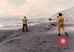 Standbild Geologen Washington Mount Saint Helens USA, 1980, aus Sekunde 4 historischem Filmmaterial Videoclip 65675069961