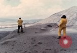 Standbild Geologen Washington Mount Saint Helens USA, 1980, aus Sekunde 5 historischem Filmmaterial Videoclip 65675069961