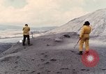 Standbild Geologen Washington Mount Saint Helens USA, 1980, aus Sekunde 7 historischem Filmmaterial Videoclip 65675069961