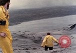 Standbild Geologen Washington Mount Saint Helens USA, 1980, aus Sekunde 11 historischem Filmmaterial Videoclip 65675069961