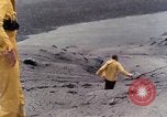 Standbild Geologen Washington Mount Saint Helens USA, 1980, aus Sekunde 12 historischem Filmmaterial Videoclip 65675069961