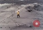 Standbild Geologen Washington Mount Saint Helens USA, 1980, aus Sekunde 15 historischem Filmmaterial Videoclip 65675069961