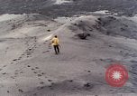 Standbild Geologen Washington Mount Saint Helens USA, 1980, aus Sekunde 16 historischem Filmmaterial Videoclip 65675069961