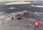 Standbild Geologen Washington Mount Saint Helens USA, 1980, aus Sekunde 19 historischem Filmmaterial Videoclip 65675069961