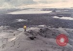 Standbild Geologen Washington Mount Saint Helens USA, 1980, aus Sekunde 23 historischem Filmmaterial Videoclip 65675069961