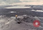 Standbild Geologen Washington Mount Saint Helens USA, 1980, aus Sekunde 24 historischem Filmmaterial Videoclip 65675069961