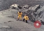 Standbild Geologen Washington Mount Saint Helens USA, 1980, aus Sekunde 27 historischem Filmmaterial Videoclip 65675069961