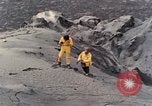 Standbild Geologen Washington Mount Saint Helens USA, 1980, aus Sekunde 31 historischem Filmmaterial Videoclip 65675069961