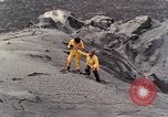 Standbild Geologen Washington Mount Saint Helens USA, 1980, aus Sekunde 32 historischem Filmmaterial Videoclip 65675069961