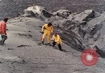 Standbild Geologen Washington Mount Saint Helens USA, 1980, aus Sekunde 33 historischem Filmmaterial Videoclip 65675069961