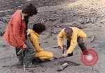 Standbild Geologen Washington Mount Saint Helens USA, 1980, aus Sekunde 36 historischem Filmmaterial Videoclip 65675069961