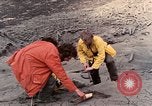 Standbild Geologen Washington Mount Saint Helens USA, 1980, aus Sekunde 41 historischem Filmmaterial Videoclip 65675069961