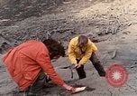 Standbild Geologen Washington Mount Saint Helens USA, 1980, aus Sekunde 42 historischem Filmmaterial Videoclip 65675069961