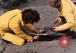 Standbild Geologen Washington Mount Saint Helens USA, 1980, aus Sekunde 44 historischem Filmmaterial Videoclip 65675069961