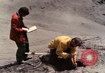 Standbild Geologen Washington Mount Saint Helens USA, 1980, aus Sekunde 7 historischem Filmmaterial Videoclip 65675069964