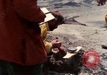 Standbild Geologen Washington Mount Saint Helens USA, 1980, aus Sekunde 11 historischem Filmmaterial Videoclip 65675069964