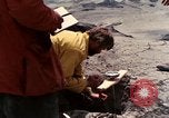Standbild Geologen Washington Mount Saint Helens USA, 1980, aus Sekunde 12 historischem Filmmaterial Videoclip 65675069964
