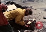 Standbild Geologen Washington Mount Saint Helens USA, 1980, aus Sekunde 13 historischem Filmmaterial Videoclip 65675069964