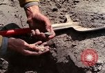 Standbild Geologen Washington Mount Saint Helens USA, 1980, aus Sekunde 19 historischem Filmmaterial Videoclip 65675069964