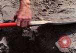 Standbild Geologen Washington Mount Saint Helens USA, 1980, aus Sekunde 22 historischem Filmmaterial Videoclip 65675069964