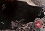 Standbild Geologen Washington Mount Saint Helens USA, 1980, aus Sekunde 24 historischem Filmmaterial Videoclip 65675069964