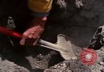Standbild Geologen Washington Mount Saint Helens USA, 1980, aus Sekunde 26 historischem Filmmaterial Videoclip 65675069964