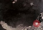 Standbild Geologen Washington Mount Saint Helens USA, 1980, aus Sekunde 27 historischem Filmmaterial Videoclip 65675069964