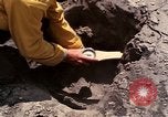 Standbild Geologen Washington Mount Saint Helens USA, 1980, aus Sekunde 37 historischem Filmmaterial Videoclip 65675069964