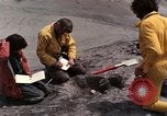 Standbild Geologen Washington Mount Saint Helens USA, 1980, aus Sekunde 56 historischem Filmmaterial Videoclip 65675069964