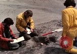 Standbild Geologen Washington Mount Saint Helens USA, 1980, aus Sekunde 62 historischem Filmmaterial Videoclip 65675069964