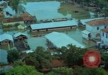 Immagine di Il fiume Mekong inondazioni città di Chau Doc in Vietnam durante la Guerra del Vietnam Chau Doc Vietnam del Sud, 1966, secondo 5 filmato di repertorio 65675069969