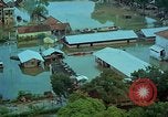 Immagine di Il fiume Mekong inondazioni città di Chau Doc in Vietnam durante la Guerra del Vietnam Chau Doc Vietnam del Sud, 1966, secondo 6 filmato di repertorio 65675069969
