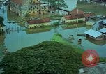 Immagine di Il fiume Mekong inondazioni città di Chau Doc in Vietnam durante la Guerra del Vietnam Chau Doc Vietnam del Sud, 1966, secondo 10 filmato di repertorio 65675069969