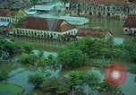 Immagine di Il fiume Mekong inondazioni città di Chau Doc in Vietnam durante la Guerra del Vietnam Chau Doc Vietnam del Sud, 1966, secondo 21 filmato di repertorio 65675069969