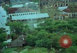 Immagine di Il fiume Mekong inondazioni città di Chau Doc in Vietnam durante la Guerra del Vietnam Chau Doc Vietnam del Sud, 1966, secondo 28 filmato di repertorio 65675069969