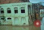 Immagine di Il fiume Mekong inondazioni città di Chau Doc in Vietnam durante la Guerra del Vietnam Chau Doc Vietnam del Sud, 1966, secondo 34 filmato di repertorio 65675069969