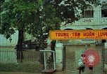 Immagine di Il fiume Mekong inondazioni città di Chau Doc in Vietnam durante la Guerra del Vietnam Chau Doc Vietnam del Sud, 1966, secondo 42 filmato di repertorio 65675069969