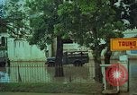 Immagine di Il fiume Mekong inondazioni città di Chau Doc in Vietnam durante la Guerra del Vietnam Chau Doc Vietnam del Sud, 1966, secondo 43 filmato di repertorio 65675069969