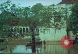 Immagine di Il fiume Mekong inondazioni città di Chau Doc in Vietnam durante la Guerra del Vietnam Chau Doc Vietnam del Sud, 1966, secondo 45 filmato di repertorio 65675069969
