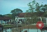 Immagine di Il fiume Mekong inondazioni città di Chau Doc in Vietnam durante la Guerra del Vietnam Chau Doc Vietnam del Sud, 1966, secondo 47 filmato di repertorio 65675069969
