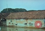 Immagine di Il fiume Mekong inondazioni città di Chau Doc in Vietnam durante la Guerra del Vietnam Chau Doc Vietnam del Sud, 1966, secondo 51 filmato di repertorio 65675069969