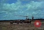 Immagine di 5 Forze Speciali gruppo Vietnam del Sud, 1966, secondo 6 filmato di repertorio 65675069972