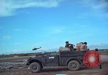 Immagine di 5 Forze Speciali gruppo Vietnam del Sud, 1966, secondo 43 filmato di repertorio 65675069972