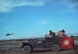 Immagine di 5 Forze Speciali gruppo Vietnam del Sud, 1966, secondo 45 filmato di repertorio 65675069972