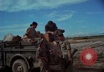 Immagine di 5 Forze Speciali gruppo Vietnam del Sud, 1966, secondo 54 filmato di repertorio 65675069972
