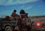 Immagine di 5 Forze Speciali gruppo Vietnam del Sud, 1966, secondo 56 filmato di repertorio 65675069972