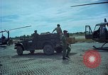 Immagine di 5 Forze Speciali gruppo Vietnam del Sud, 1966, secondo 17 filmato di repertorio 65675069973