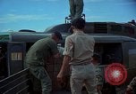 Immagine di 5 Forze Speciali gruppo Vietnam del Sud, 1966, secondo 40 filmato di repertorio 65675069973