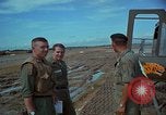 Immagine di 5 Forze Speciali gruppo Vietnam del Sud, 1966, secondo 42 filmato di repertorio 65675069973