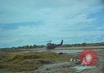 Immagine di 5 Forze Speciali gruppo Vietnam del Sud, 1966, secondo 56 filmato di repertorio 65675069973